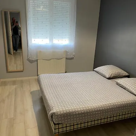 Nocleg ze śniadaniem Maison Entiere 4 Lits 8 Pl Avec Jacuzzi Proche Du Safari De Peaugres