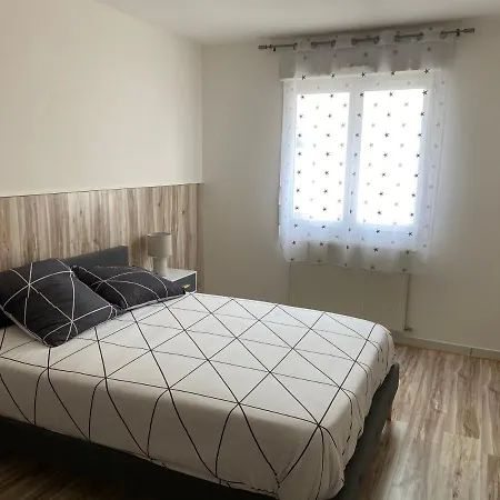 Maison Entiere 4 Lits 8 Pl Avec Jacuzzi Proche Du Safari De Peaugres Bed & Breakfast *